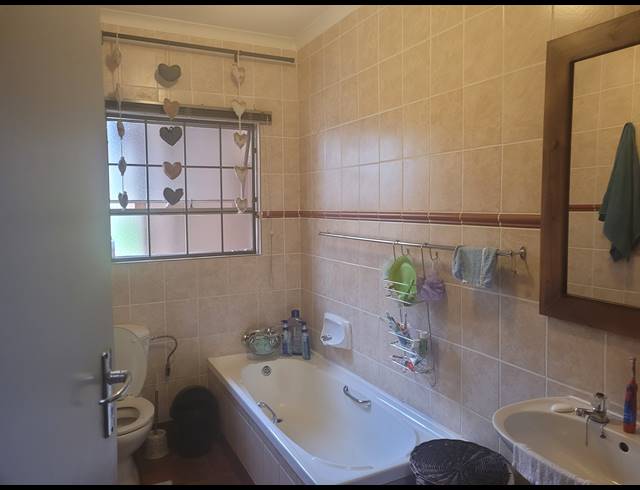 4 BEDROOM HOUSE TO LET IN SAFARI GARDENS